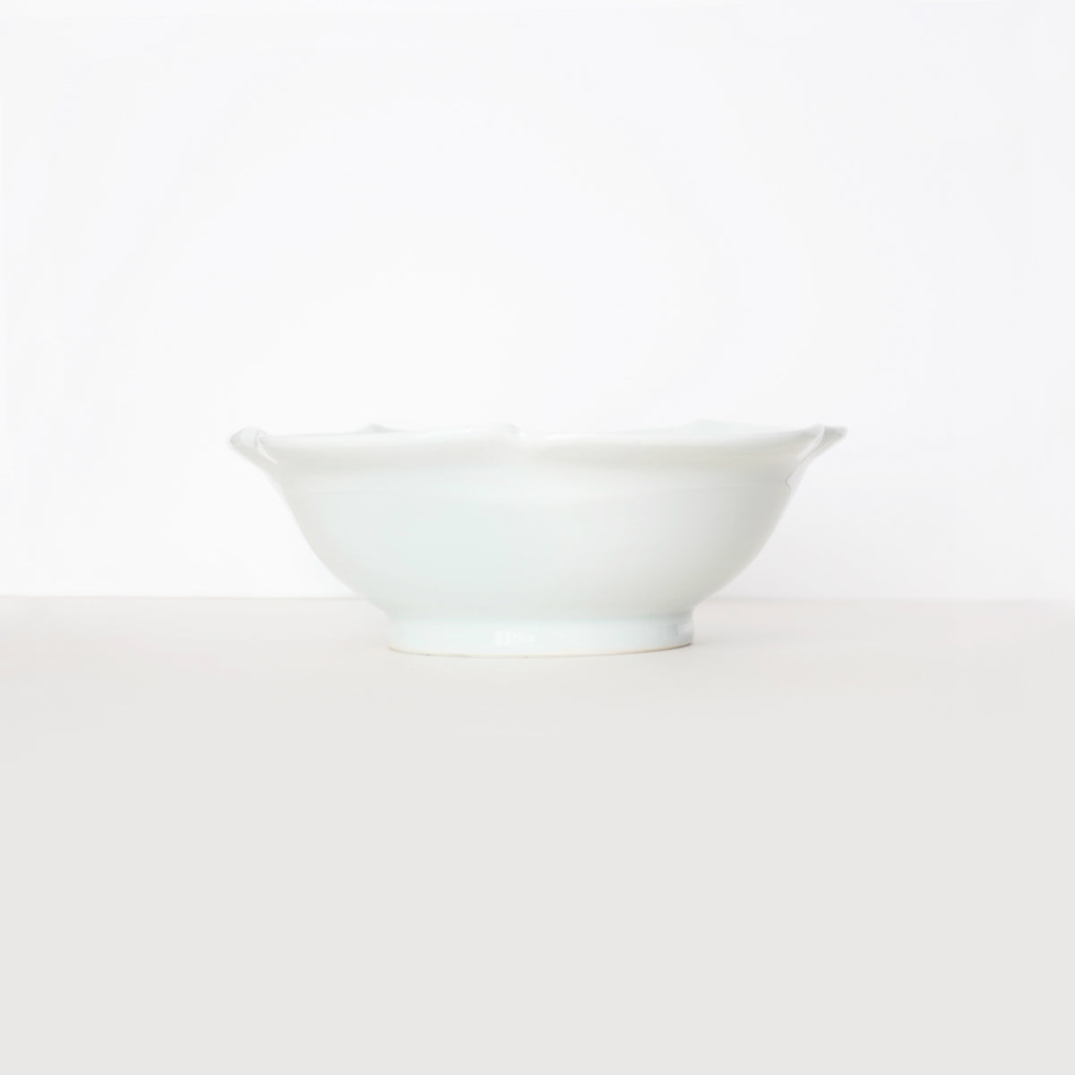 白磁花型鉢