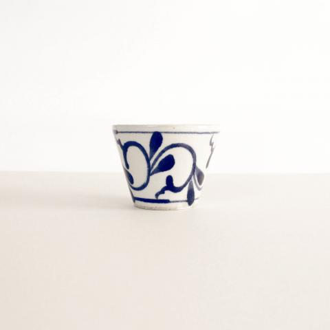染付けカップ唐草 小 | 陶器工房壹 | 大阪うつわQuwan